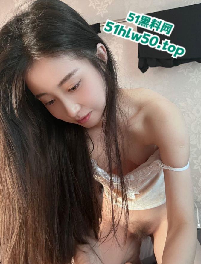 西安音乐学院大三女神【陈蓉】私约前任被现任发现，直接将母狗的同居私录视频曝光。-4