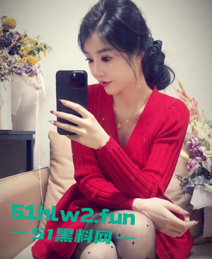 抖音【杨思睿】仙女皮全掉光2000块卖骚定制片疯传，这货原来是专供金主的私家母狗？-7