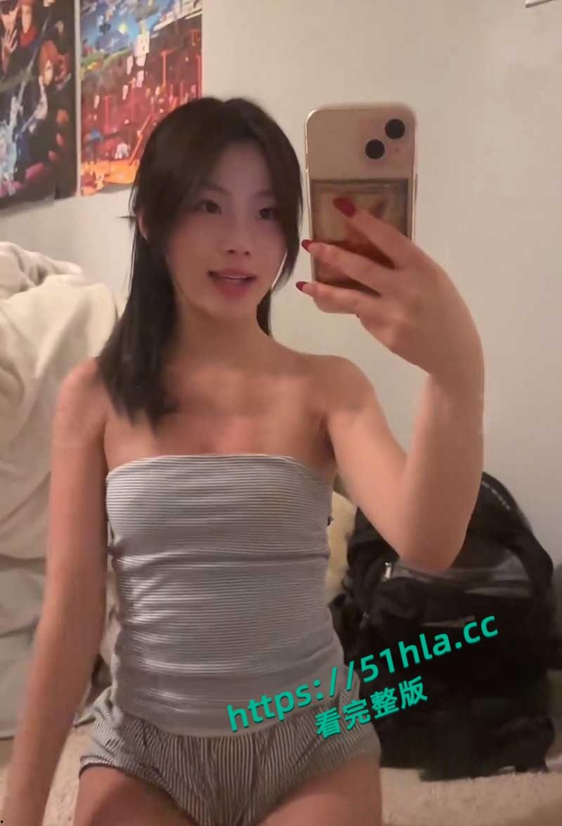 嫩妹福利姬【soph96719】六月最新福利,脸穴同框玩假屌自慰骑乘后入,劈腿揉穴能欲能甜的淫骚小母狗!-2