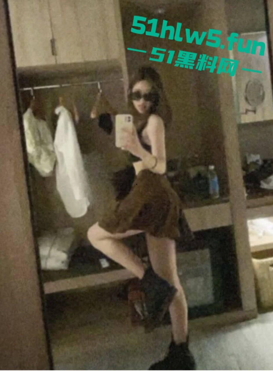 大长腿性感女神【苏笑笑】极品身材性感辣妹，夜晚遇见鸡巴秒变母狗，嘴巴塞上内裤各种爆操视频遭流出。-5