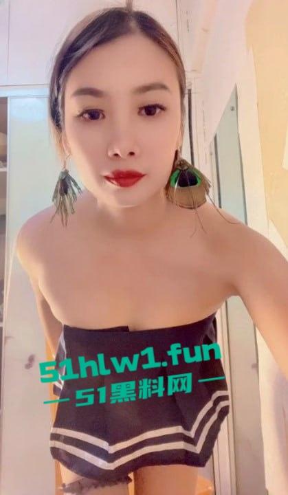 舞艺吧极品骚女【媚娘】开裆黑丝怼拍顶逼热舞，跪抖蜜臀阴户全开，母狗属性大爆发。-8