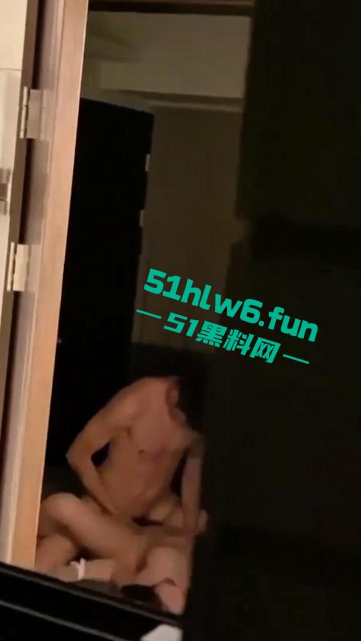 瓜友偷拍女室友操逼，极品身材性感女室友带猛男回家激情啪啪，身材火辣凹凸有致叫床都那么迷人！-4