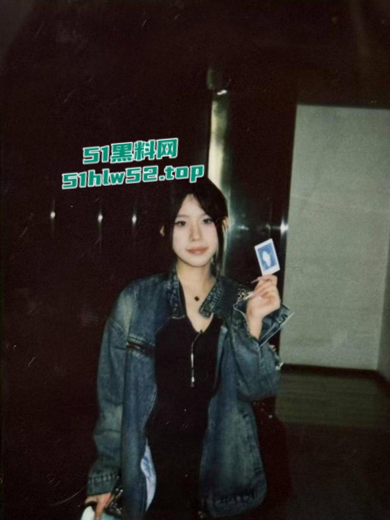 安徽六安皖西学院【邹芳婷】分手后无缝链接疯狂约炮，惨遭前男友报复曝光大量不雅私拍！-2