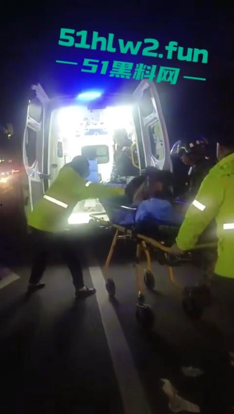 浙江丹州紫竹山庄女子【人兽与狗】性交，狗鸡巴卡阴道里面出不来只能送医救治，社死现场视频。-6