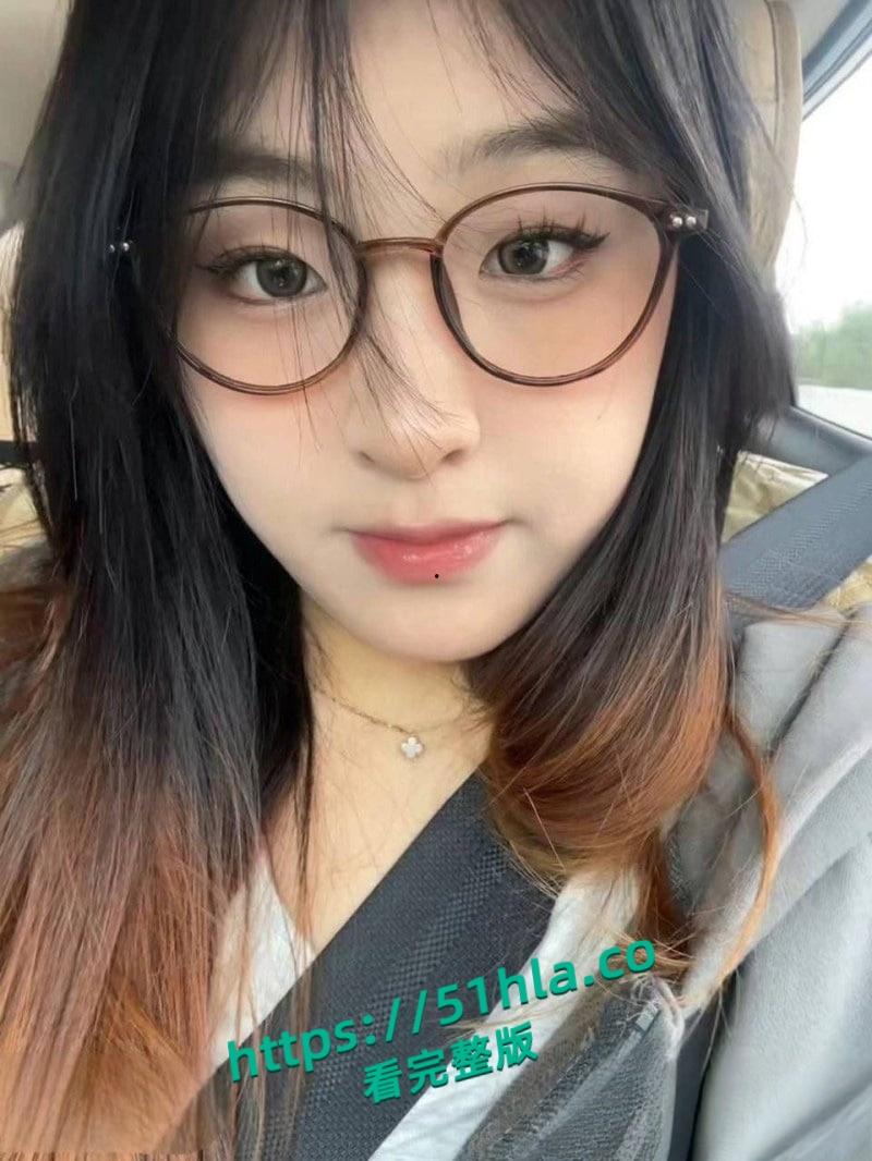 福建泉州反差眼镜妹【林韶琪】M属性极强,男友胯下按头深喉,满脸淫靡期待精液滋养!-4