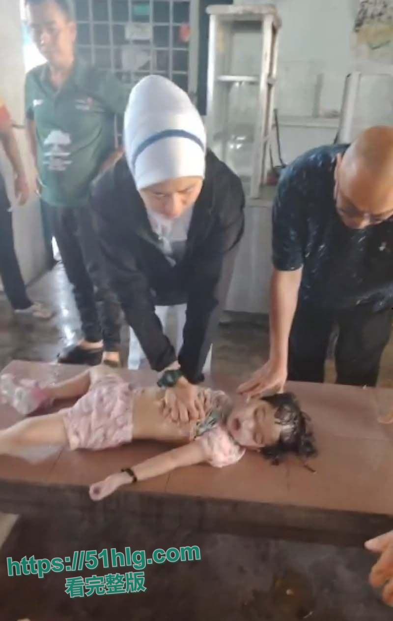 国外大瓜！【马来西亚吉胆岛】 一宝妈因争夺抚养权问题 深夜携3岁女儿跳海轻生 监控记录全程 结局令人惋惜-6