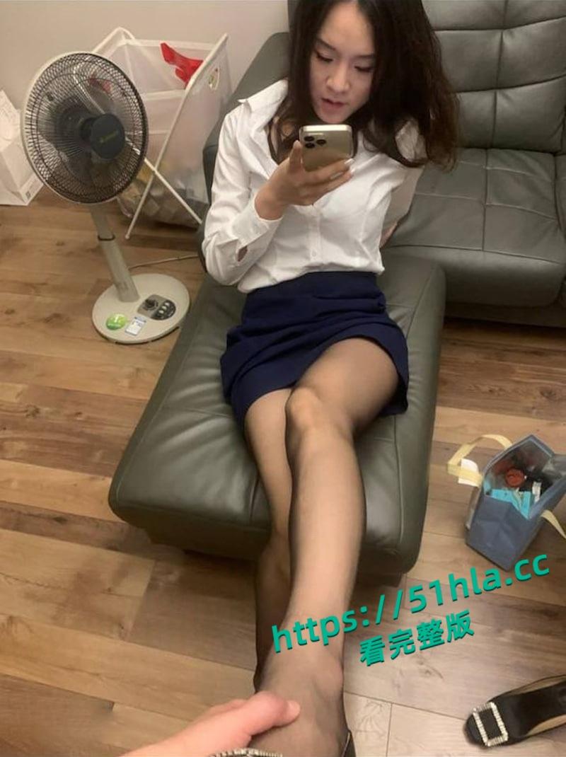 重庆风骚美少妇【李思钰】婚内出轨被实名曝光，炮友各种爆操，健身女原来都喜欢喜欢口爆吞精！-4