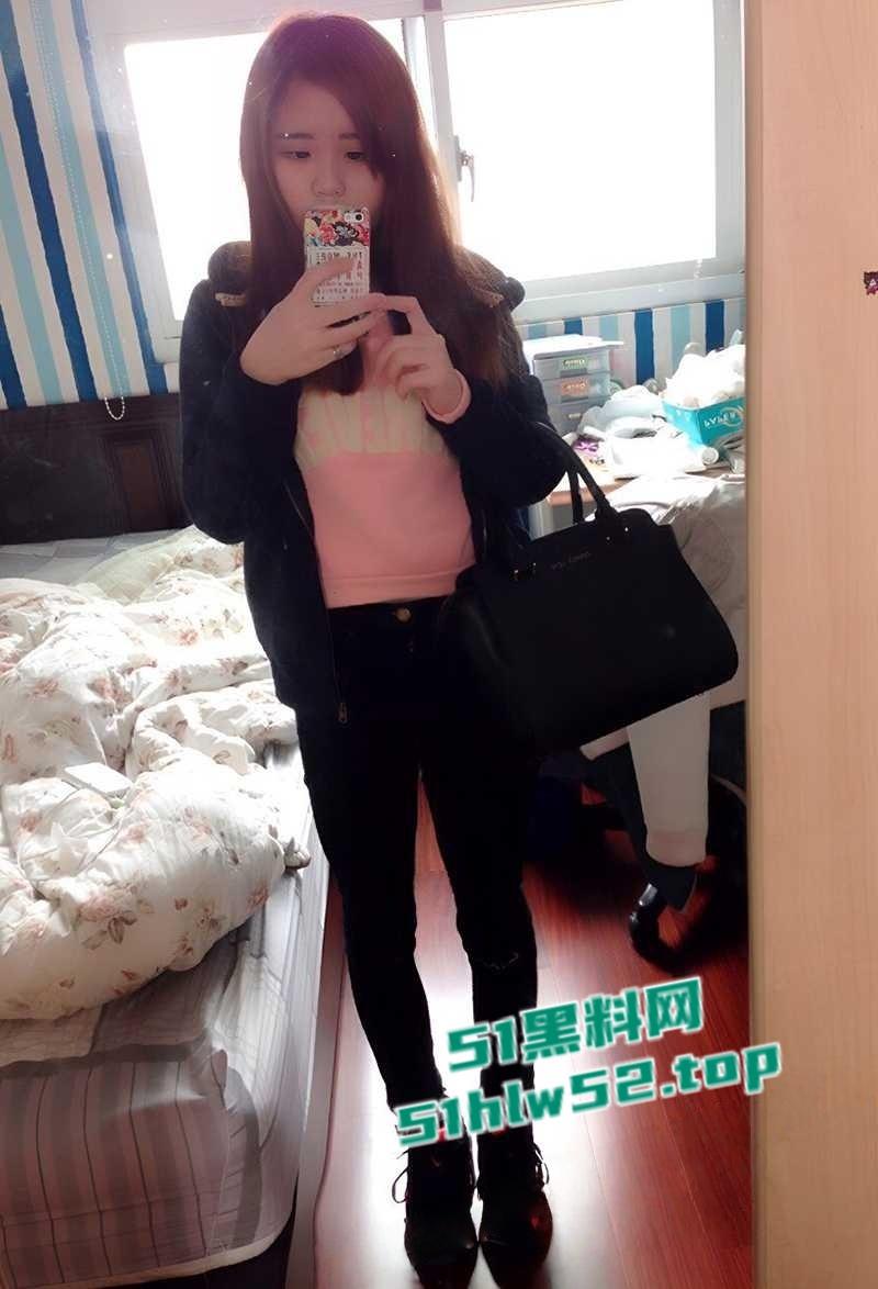 极品反差眼镜婊【谢可萱】性爱视频被前男友曝光，全程露脸口交舔屌玩到拉丝，撅臀掰逼被男友指奸玩弄！-1