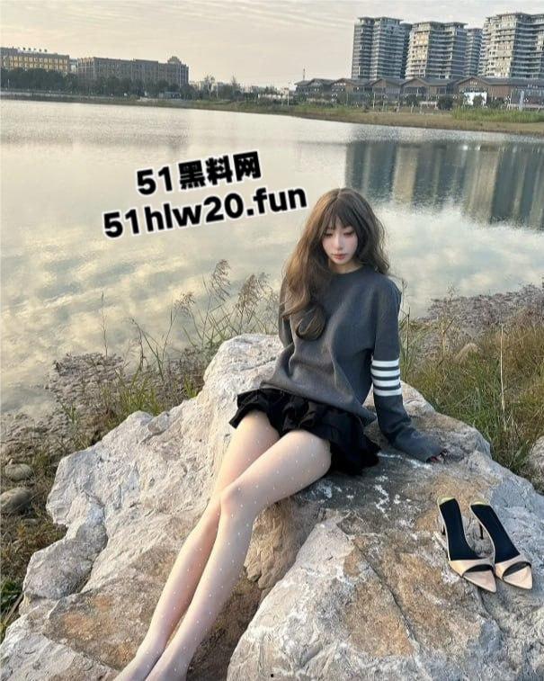 抖音网红【小水不哭】不雅视频流出！她不再是那个清纯可人的小仙女而是化身淫浪母狗！-3