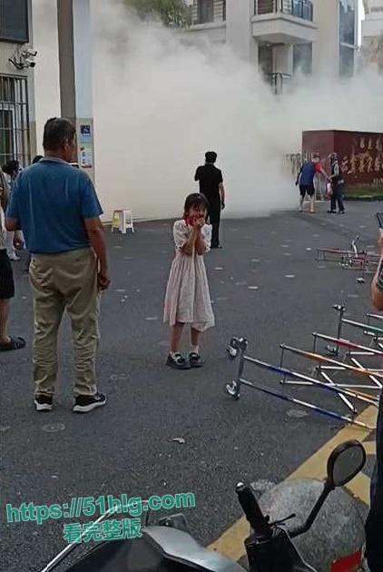 疯狂纵火撞学校！【福建漳州云霄县】司机骇人行径震惊众人，多名学生受伤  现场一片血肉横飞惨象-2