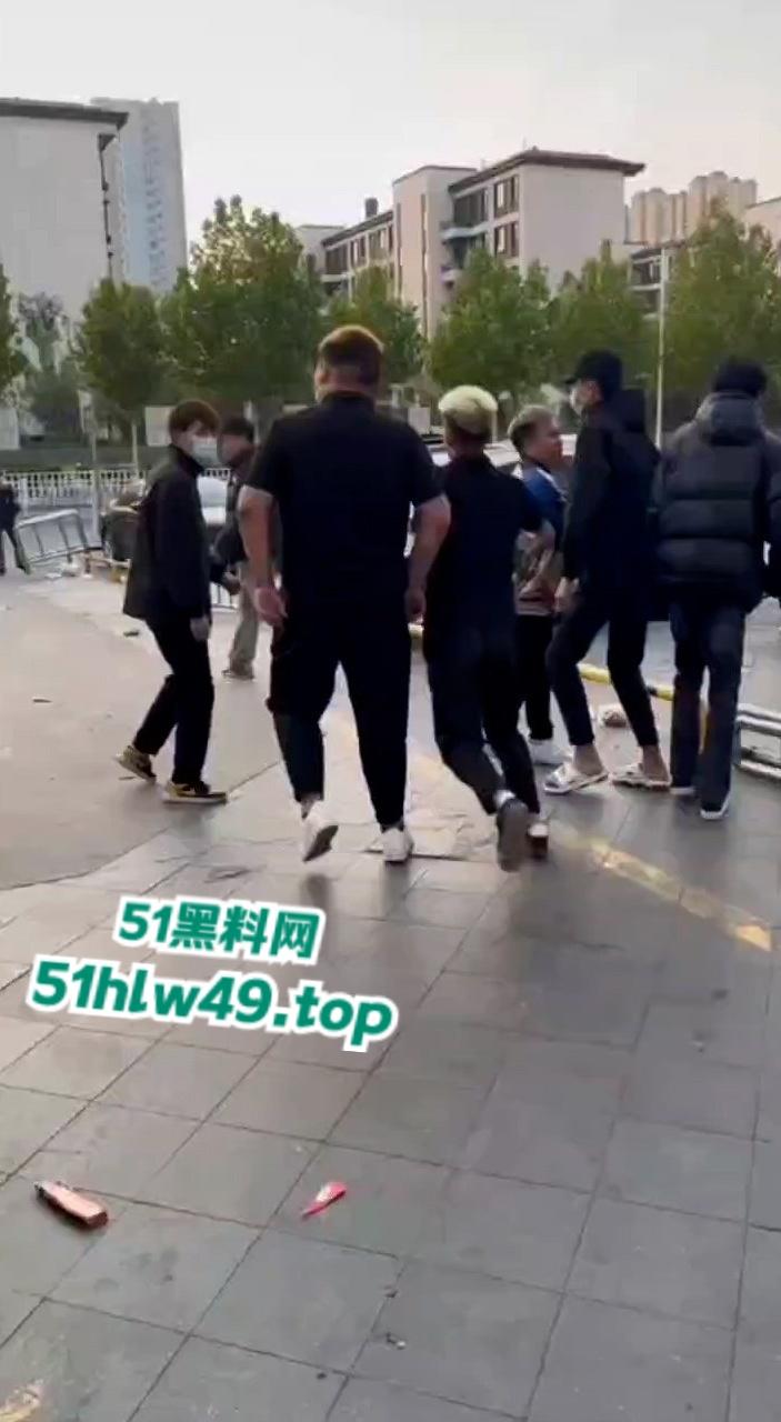 山东泰安万达恶魔团街头斗狠，打死单身小伙，快手流量过万杀人还发视频炫耀。-1