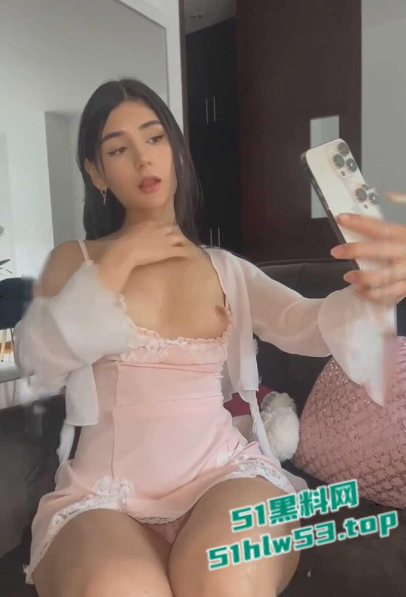 TikTok中美混血网红【Catsara】下海黄片流出,绝美尤物车震抠逼自慰,户外露出骑乘假屌!-7