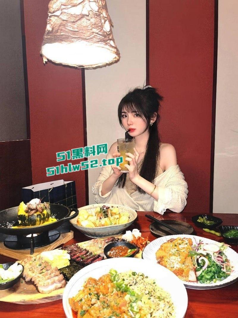 天津滨海职业学院【焦欢】脚踏两船私生活混乱，背着男友出轨招生办老师被，私密写真与做爱视频曝光泄愤！-3