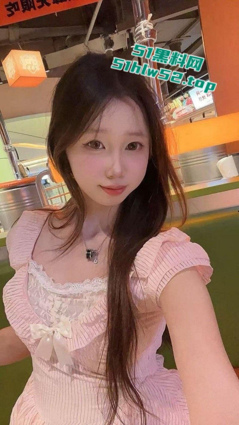 重庆财经职业学院【郭佳馨】清纯外表下反差感爆棚,早已成为主知名校妓,给钱就让操淫骚模样无人不知!-1