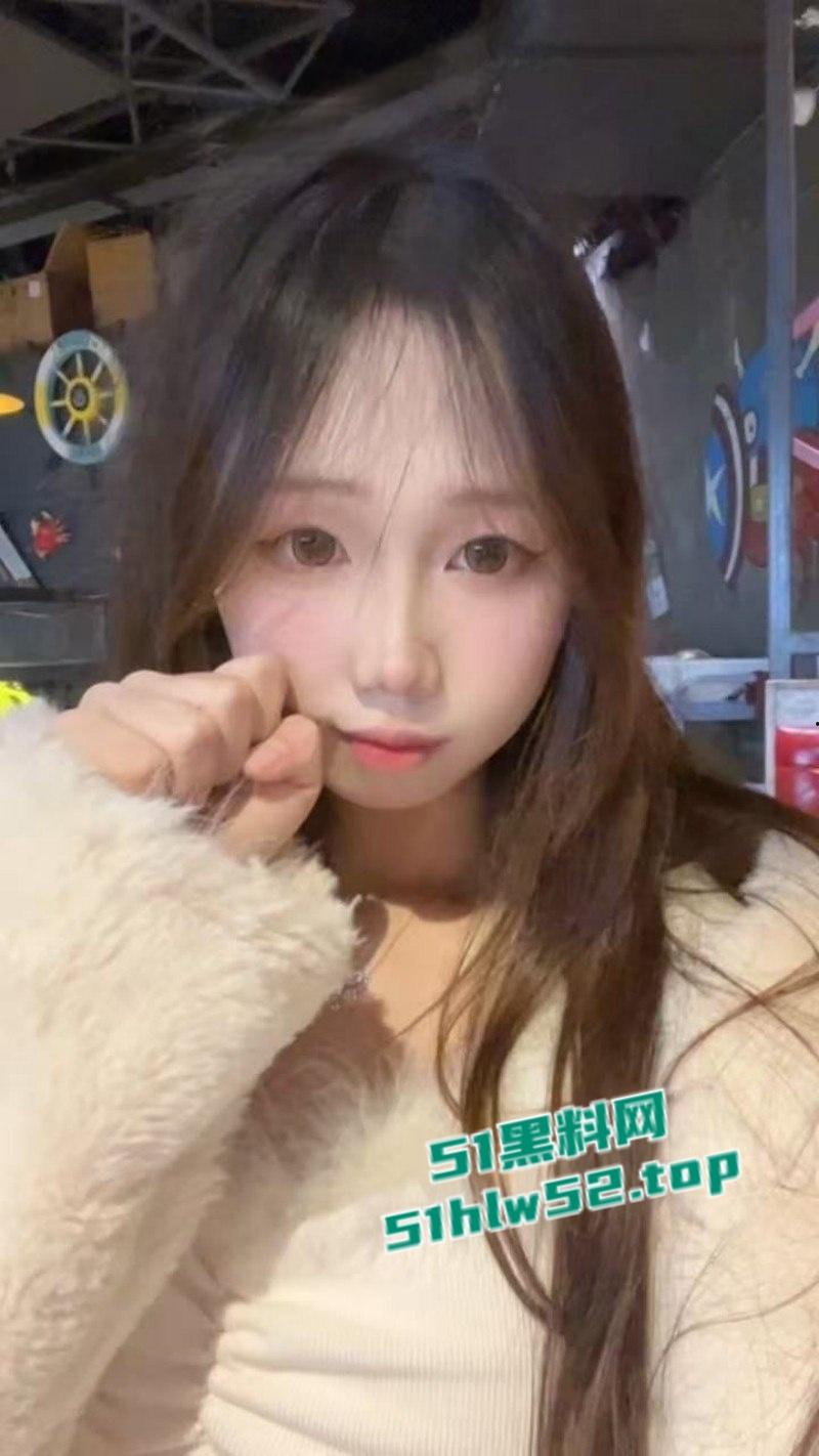 重庆财经职业学院【郭佳馨】清纯外表下反差感爆棚,早已成为主知名校妓,给钱就让操淫骚模样无人不知!-3