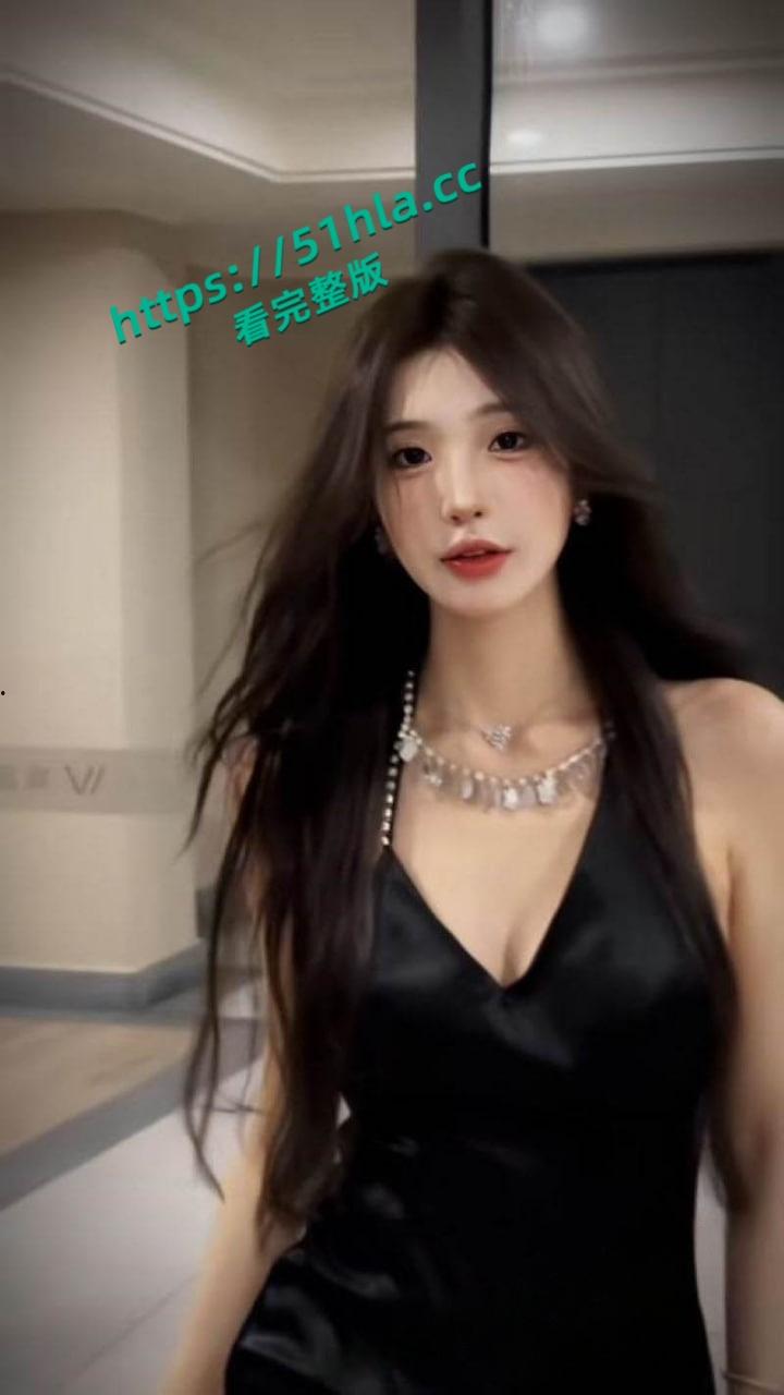 抖音600万粉丝女网红【若琳pepper】漏点风波！直播真空连线故意漏点，微露粉嫩大奶尽显淫态诱惑感拉满！-5