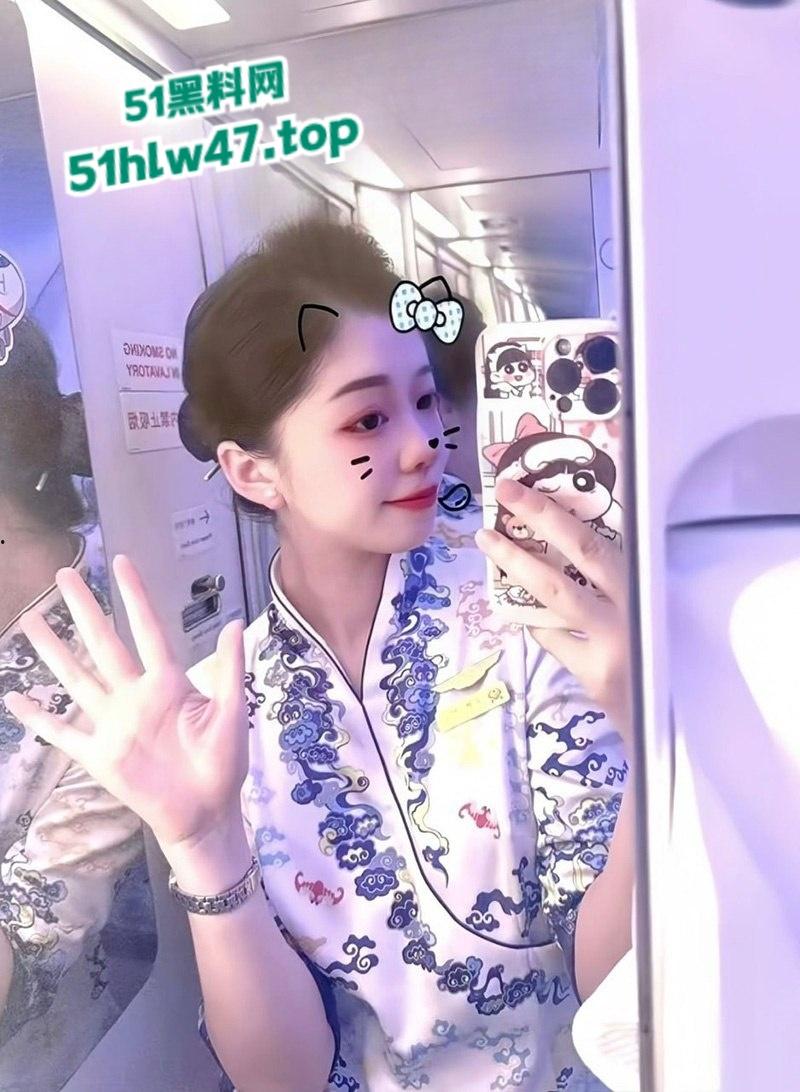 海航绝美空乘【雨晴】高颜值长腿女神，竟偷偷下海接客化身制服女王高跟踩屌，白虎骚穴被无套打桩爆操。-8