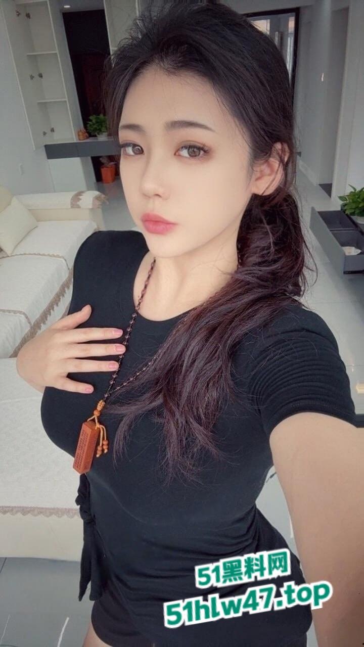 海航绝美空乘【雨晴】高颜值长腿女神，竟偷偷下海接客化身制服女王高跟踩屌，白虎骚穴被无套打桩爆操。-9