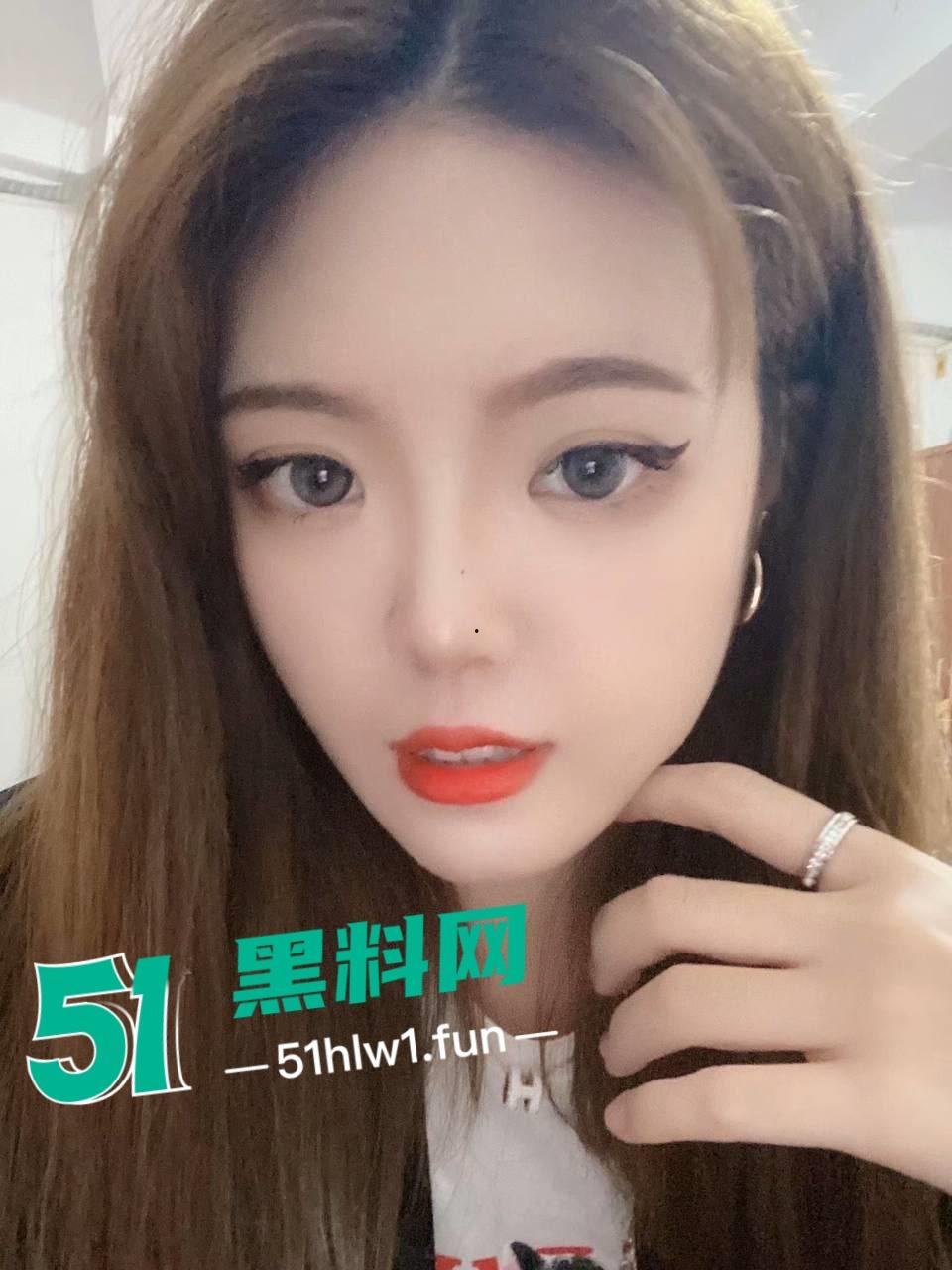 反差颜值母狗，湖北26岁骚逼【林鑫茹】身材高挑细腰长腿，皮肤白嫩美乳硕大 私拍视频流出。-9