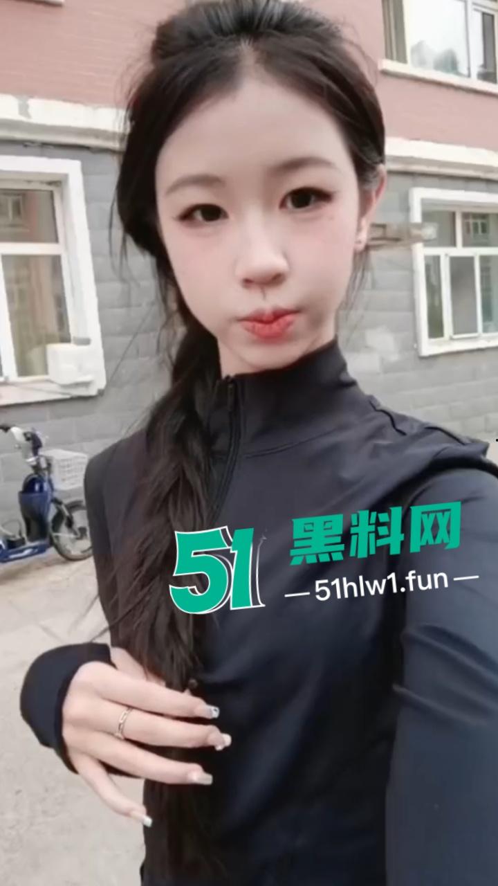 内蒙古赤峰学生妹【杨依诺】老师面前的好学生，私下却是性瘾婊子身材高挑细腰长腿做爱私拍遭流出。-2