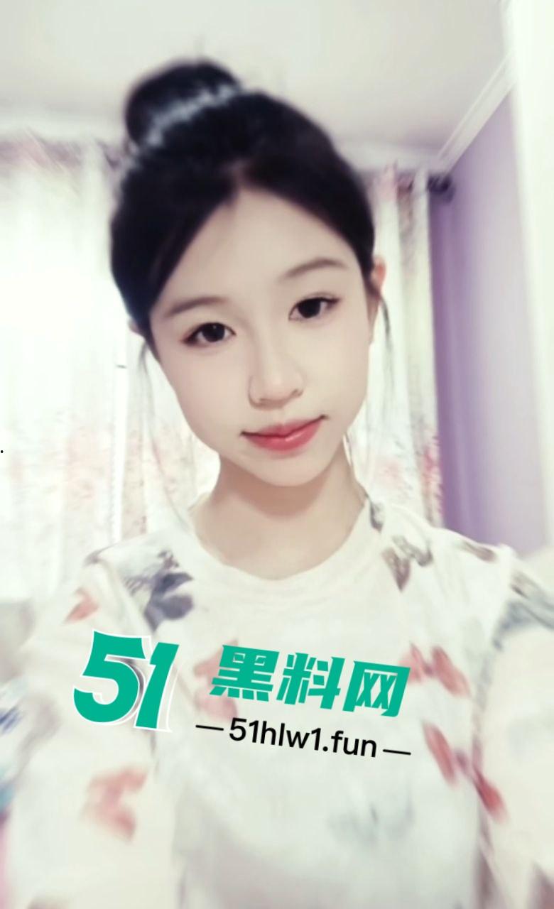 内蒙古赤峰学生妹【杨依诺】老师面前的好学生，私下却是性瘾婊子身材高挑细腰长腿做爱私拍遭流出。-7