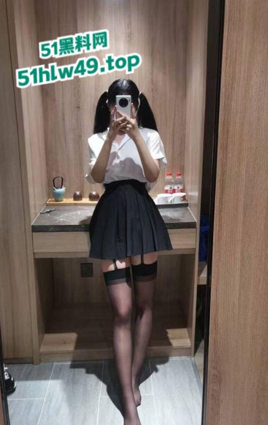 济南护理职业学院【周莎莎】颜值超高的性感母狗，身材性感口活一流约炮全露脸视频流出。-5