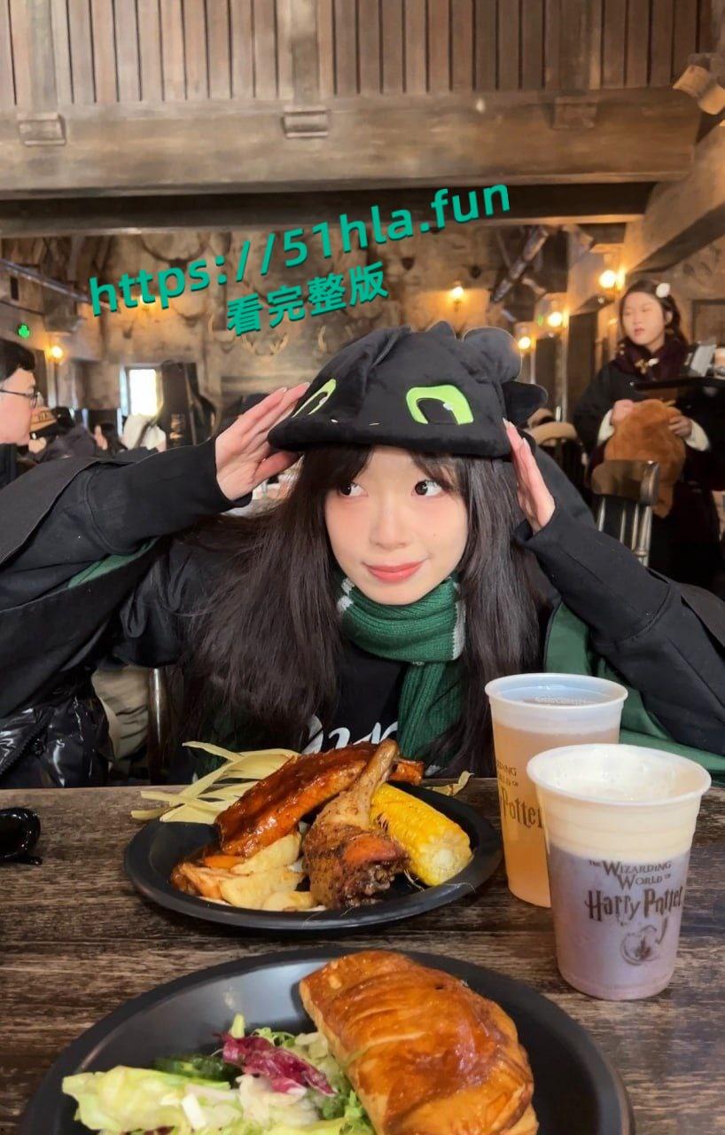 复旦大学校花【周雨晴】被包养泄密，金主多姿势爆操，叫声超骚撸点满满！-2