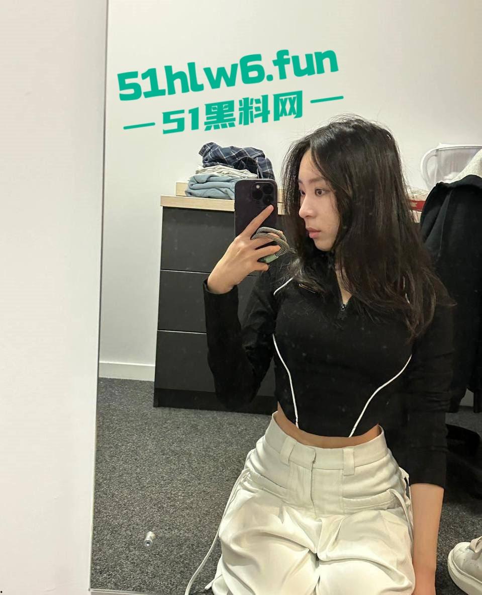 深圳高冷白领【王琪】顶级颜值御姐女神，身材更是高挑纤细，为了上位变身风骚母狗，在酒店被领导抽打无套爆操！-7