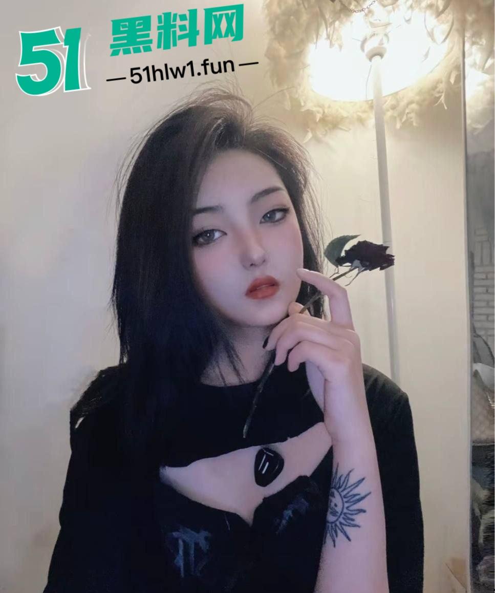 上海颜值天花板小情侣【宁美琴】流出私密视频，高冷女友床上反差惊人，叫床骚到人血压飙升！-1