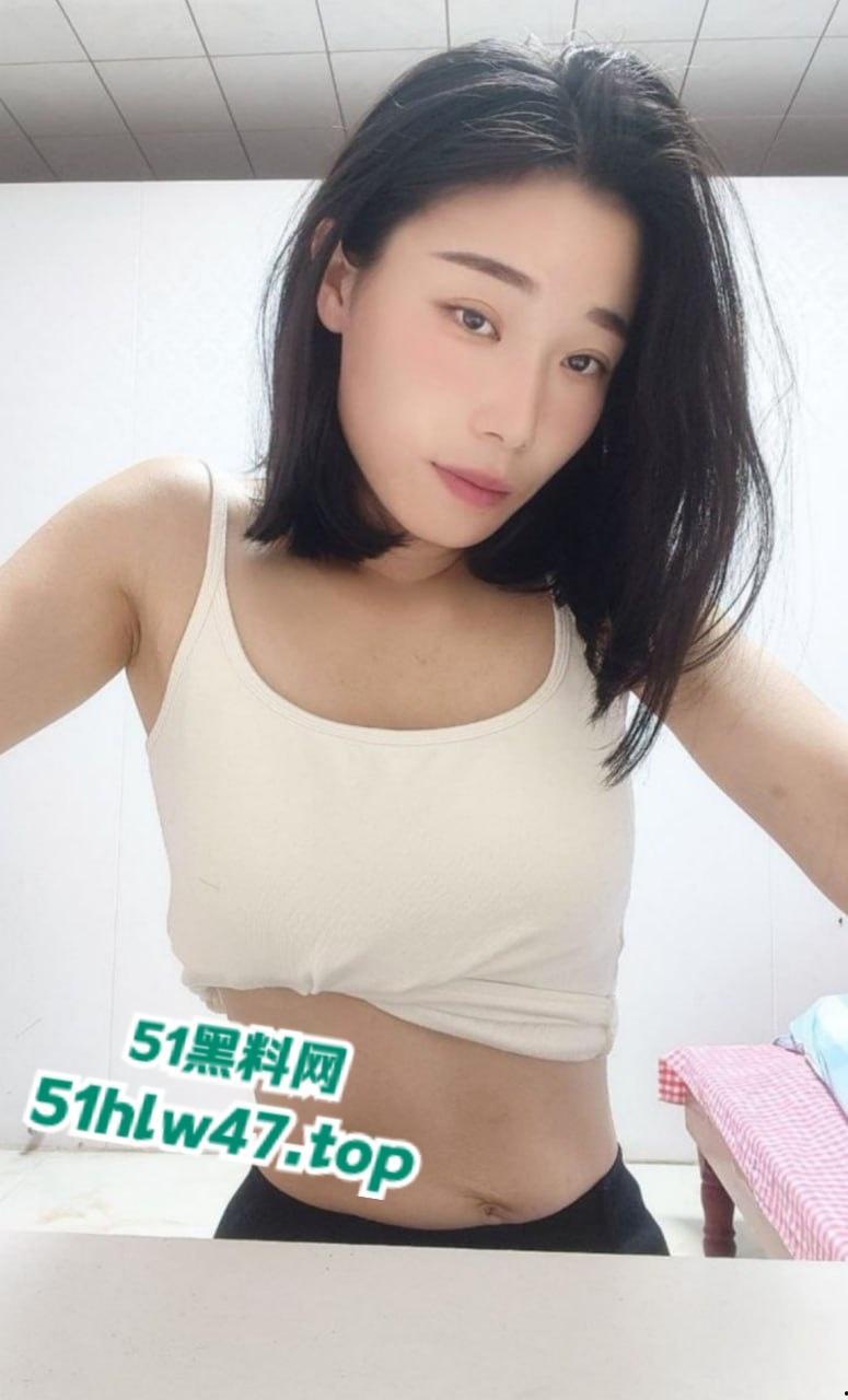 极品少妇寂寞野外露出直播，公共座椅成自慰椅双腿大张插到喷水！-4