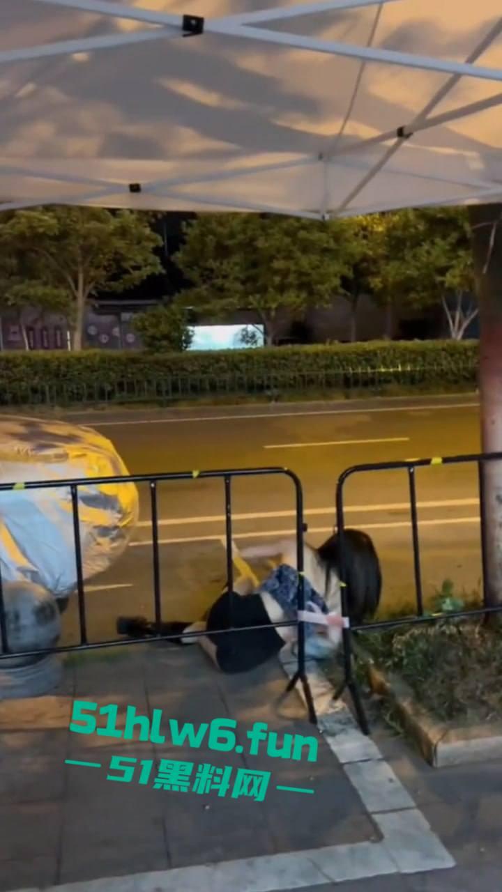 实拍酒吧捡尸，各种长腿骚鸡被人捡回家盆骨都撞变形，各种啪啪爆操后又会是谁的新娘呢？-6