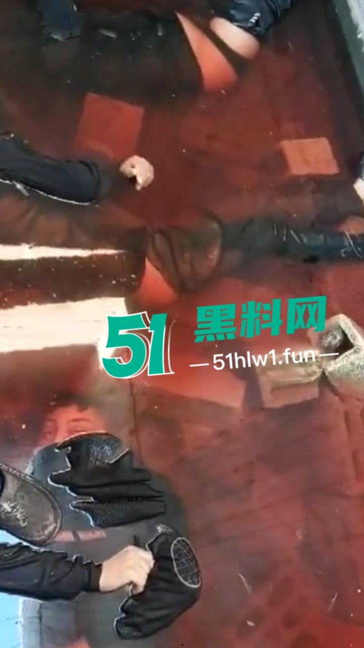 【血腥恐怖慎点】叙利亚惨烈现状沙姆解放组织，在当地肆意杀人视百姓如牛马，人民生活堪比地狱抛尸现场被曝光。-6