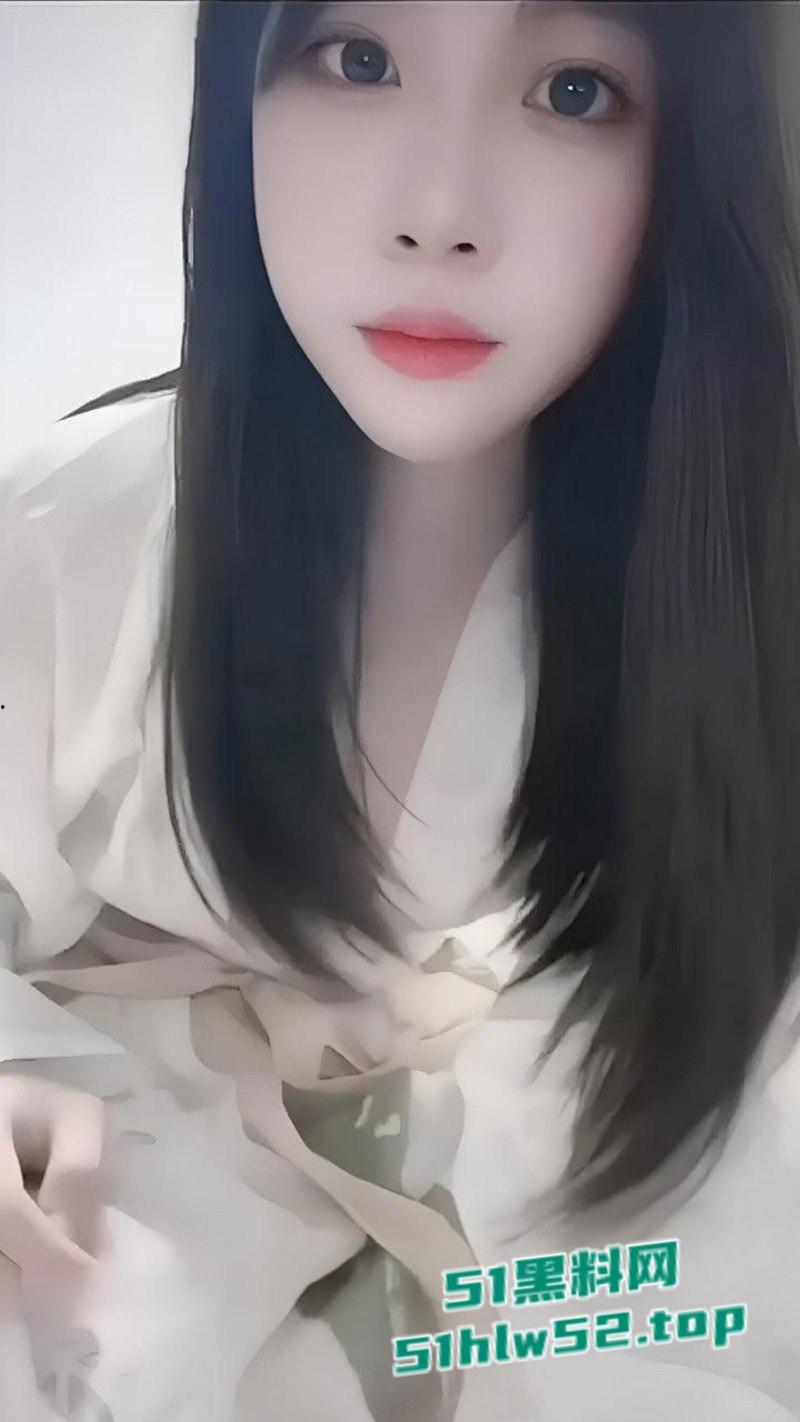 湖南长沙美术学院【林若曦】长相甜美痴迷网恋，宽衣解带抠穴搓奶，白皙胴体娇嫩无比！-3