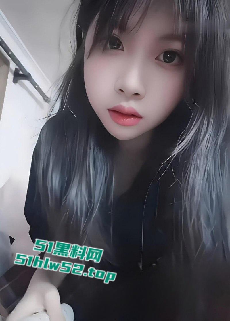 湖南长沙美术学院【林若曦】长相甜美痴迷网恋，宽衣解带抠穴搓奶，白皙胴体娇嫩无比！-4