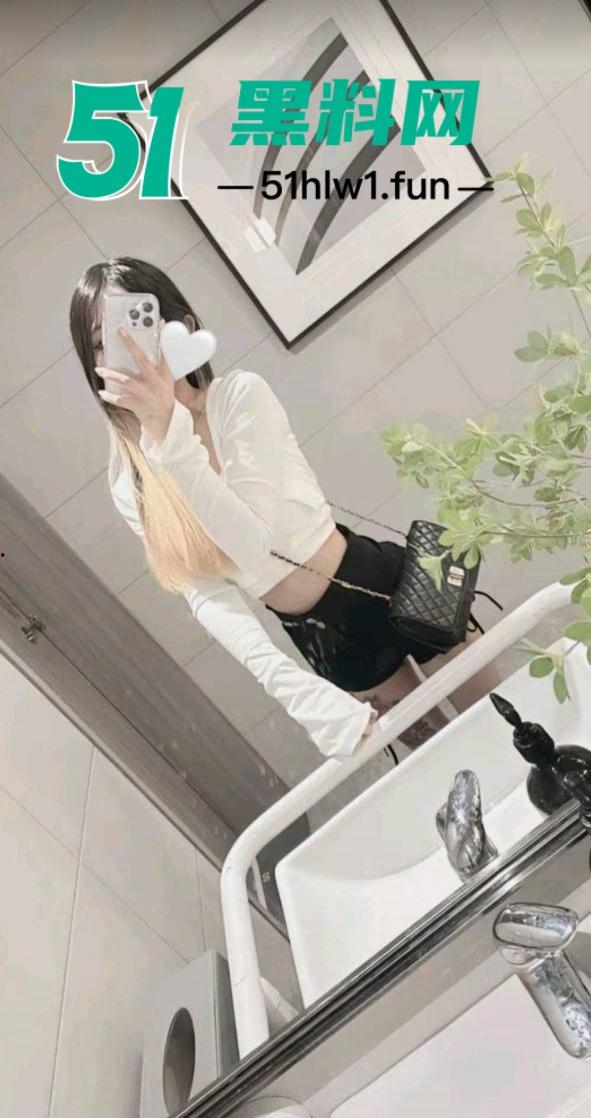 Tiktok高颜值擦边博主【林美珍】酒吧被捡尸事件，大神自曝激情啪啪视频吸引眼球。-7