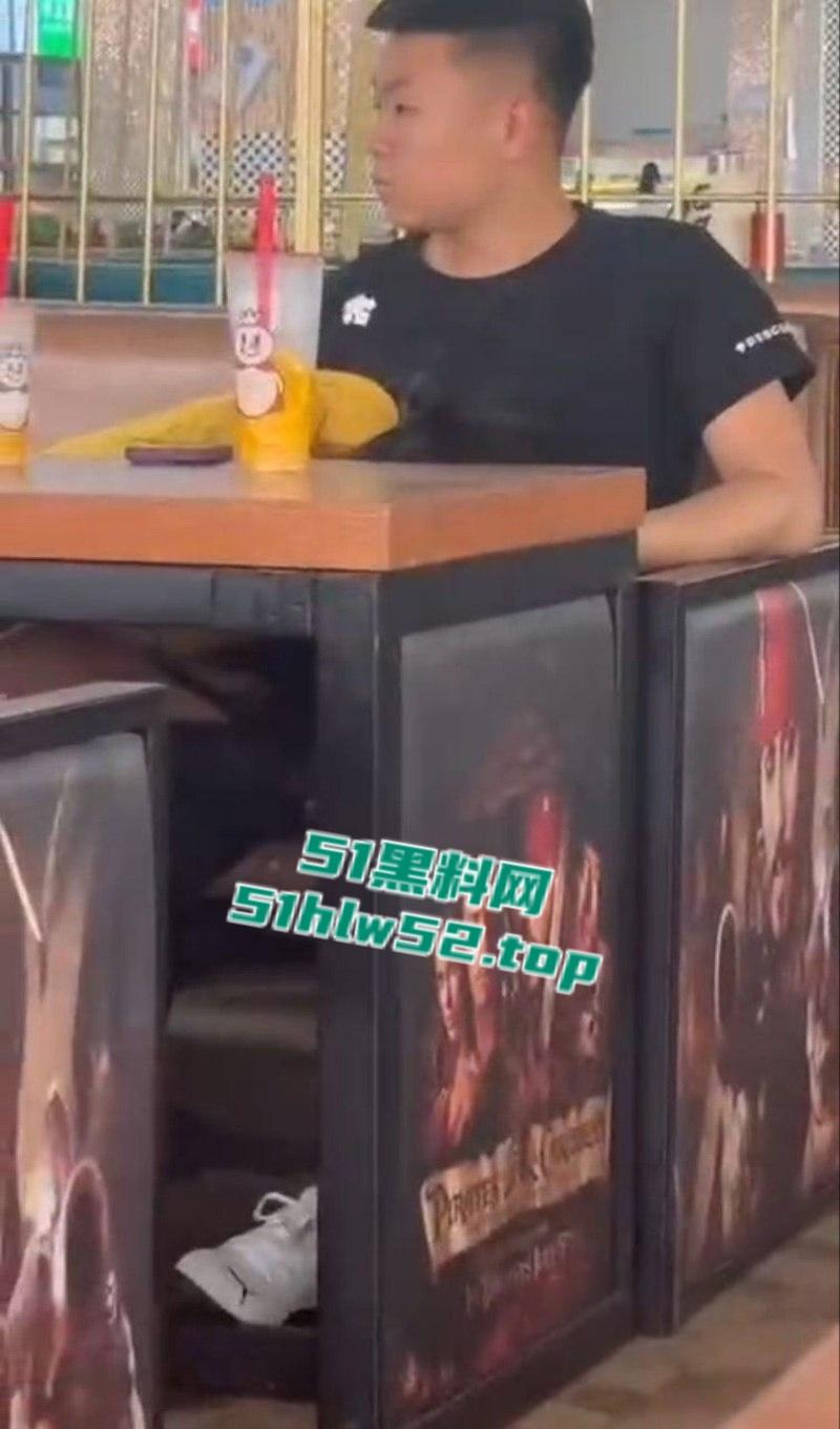 青岛技师学院学生食堂激情口交，狗男女视频惨遭微信群疯传，瓜友们都惊呆了这么刺激的吗？-4