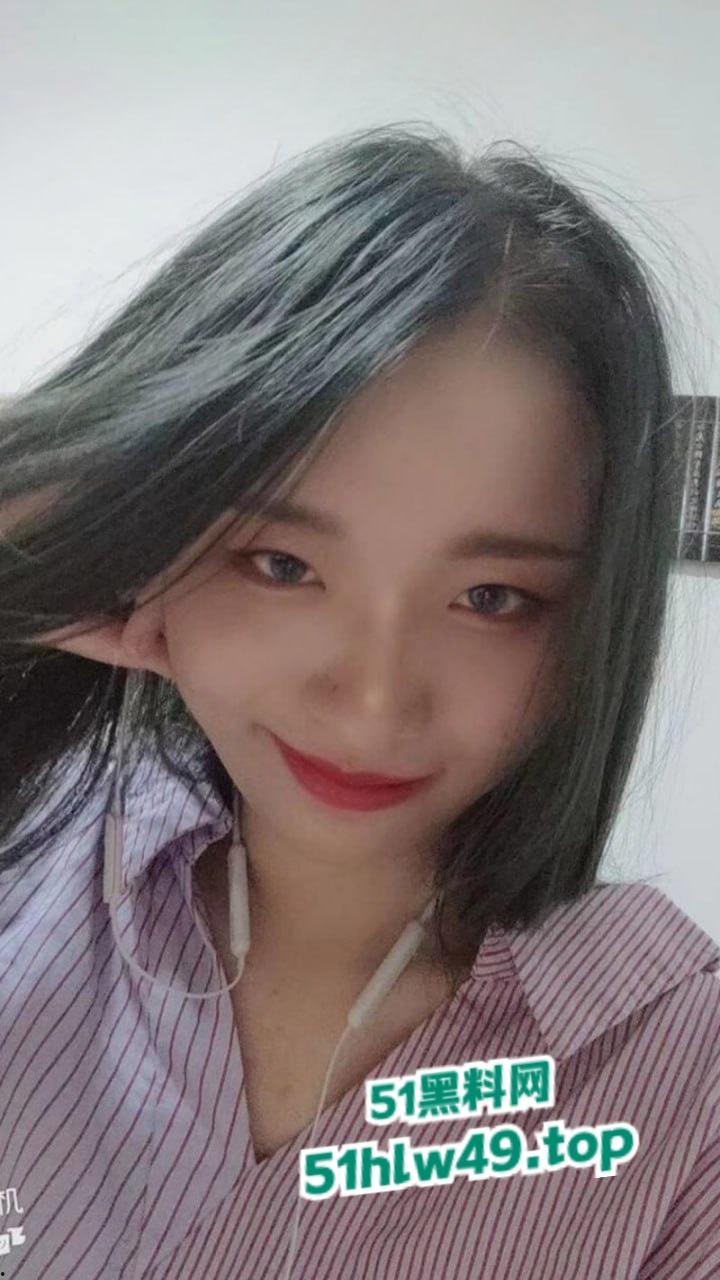 南京交通职业技术学院，高颜值学姐【辜乡】内江来的纯情学妹骚浪无底线，手机里竟藏满约炮视频。-1