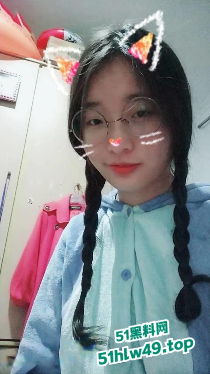 南京交通职业技术学院，高颜值学姐【辜乡】内江来的纯情学妹骚浪无底线，手机里竟藏满约炮视频。-4