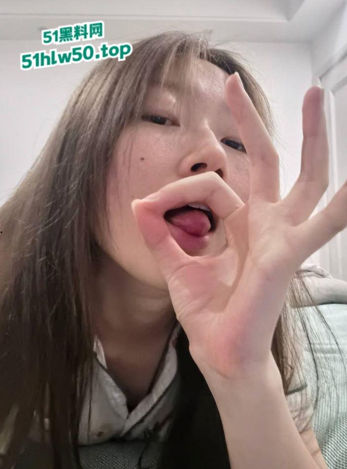 瓜友投稿菏泽学院【王誉洁】调教成骚逼母狗，竟拒绝双飞渣男一气之下将其视频曝光！-8