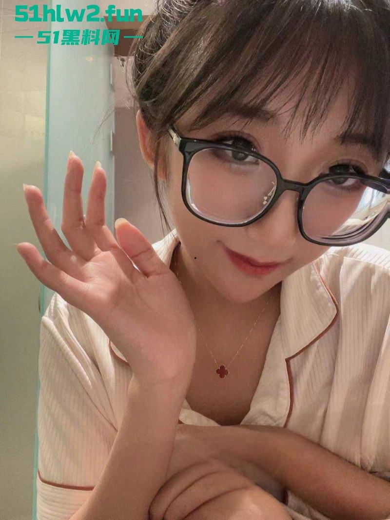 上海某国企职工【张舒涵】傍上公司上司想上位，还参与玩多人被男友发现后果断曝光!-8