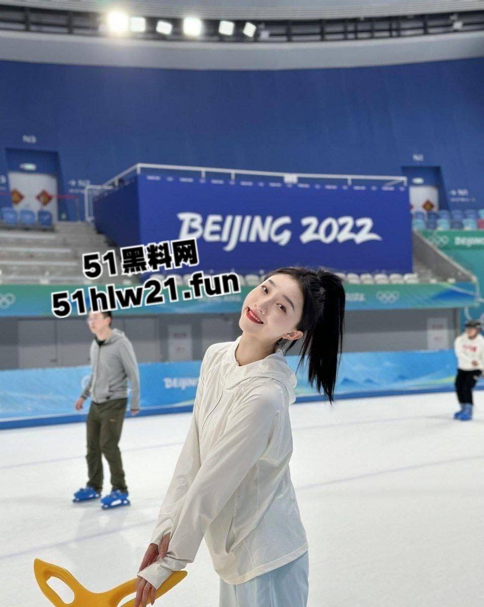 北京邮电大学【曾媛】绝美颜值校花女神，表面清纯私下竟如此反差爱舔蛋蛋，口交技术超一流。-2