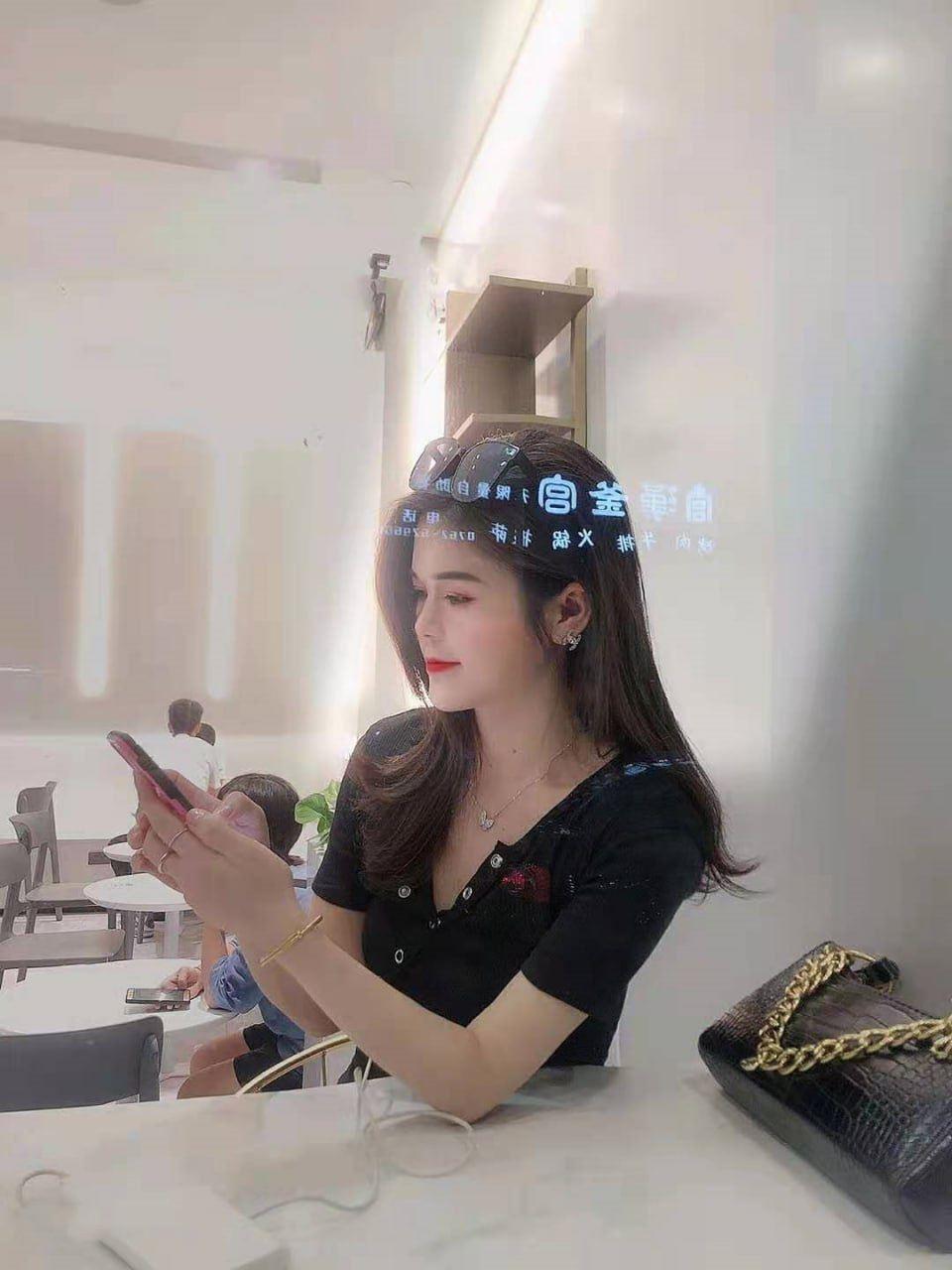 广东省河源市人妻胡玉梅出轨视频被情夫曝光  贤妻良母与放荡母狗无缝衔接 身材一流 那淫荡的呻吟是不知道是有多饥渴-4