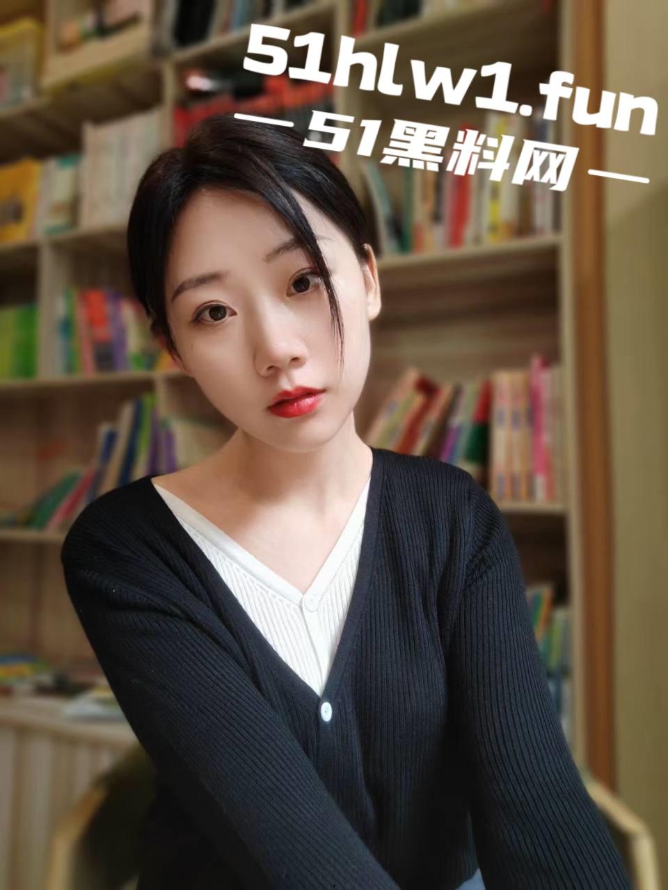 山东师范学院陈雪莹，刚上大一的极品学生妹，颜值高模特身材，修长美腿超诱人，被金主酒店调教激情爆操！-5