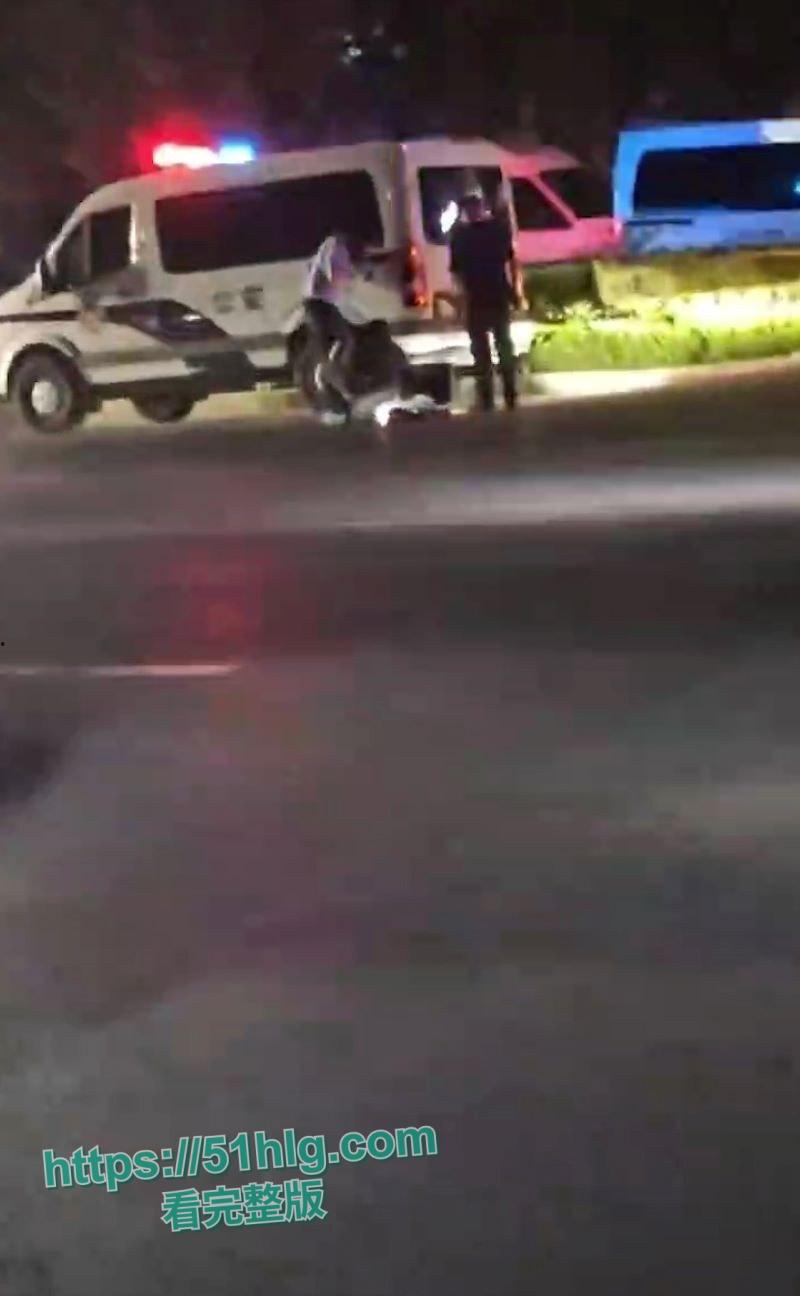 【山东诸城】繁荣路惊现死人头！伫立在马路中央周边血迹斑驳，路过行人被吓的当场昏厥，胆小勿入！-2