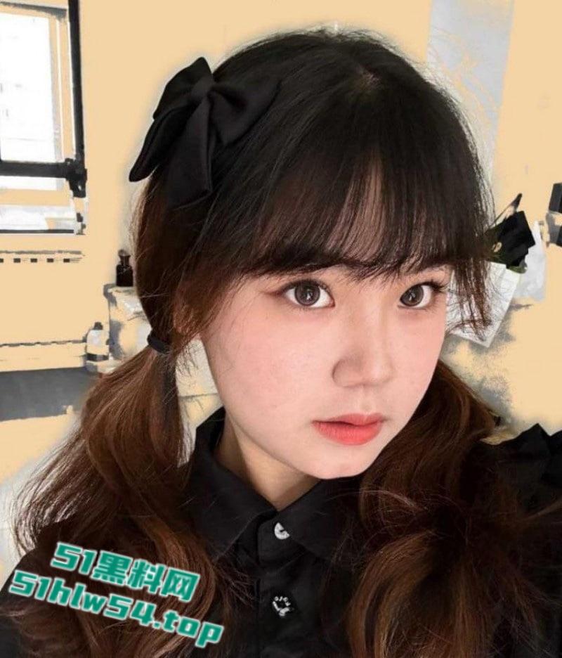 湖南大学白嫩萝莉女大学生【孙奥奥】遭金主包养,美臀粉穴侧方位后入,不玩无套内射都对不住这小粉穴!-2