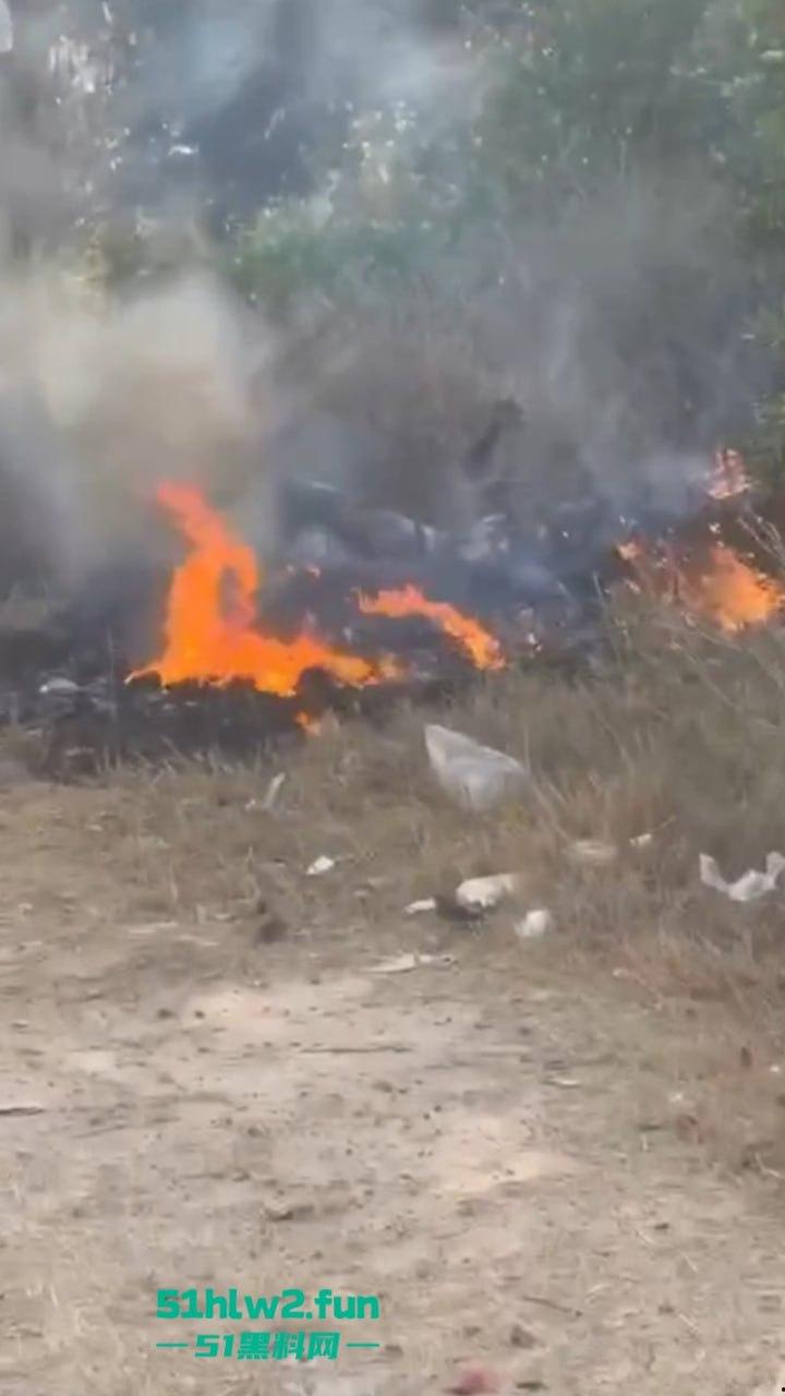 柬埔寨金边【坎达尔】惊现一燃烧尸体,尸体呈扭曲僵硬状态,疑似园区猪仔被毁尸灭迹?-2
