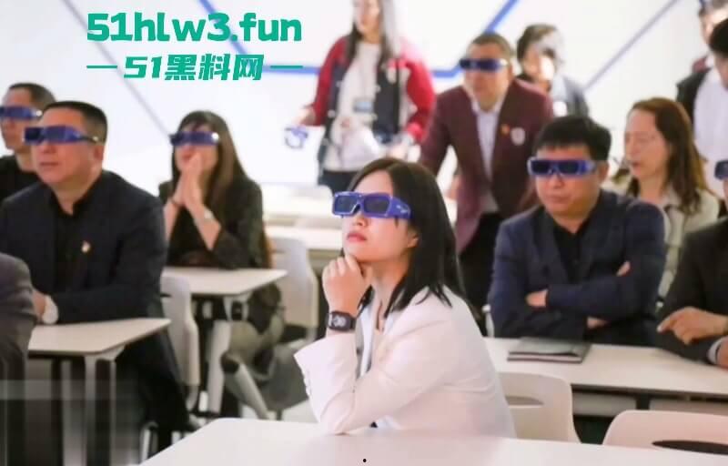 辽宁海城西柳中学优秀教师【任芷娴】被曝长期陪领导上床，老公不仅当绿帽还围观老婆被操多P内容炸裂。-2