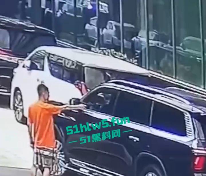 柬埔寨金边机场【AK枪击案】曝光，先手枪威胁再掏出AK扫射，持枪中国籍男子已经被逮捕。-4