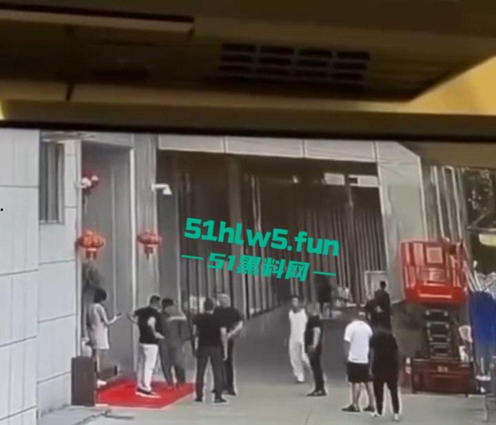 柬埔寨金边机场【AK枪击案】曝光，先手枪威胁再掏出AK扫射，持枪中国籍男子已经被逮捕。-7