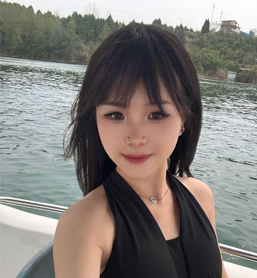 天津师大【郁语心】清纯照片撩肥仔面基翻车被指责照骗 空虚肥仔含泪打完这一炮-2